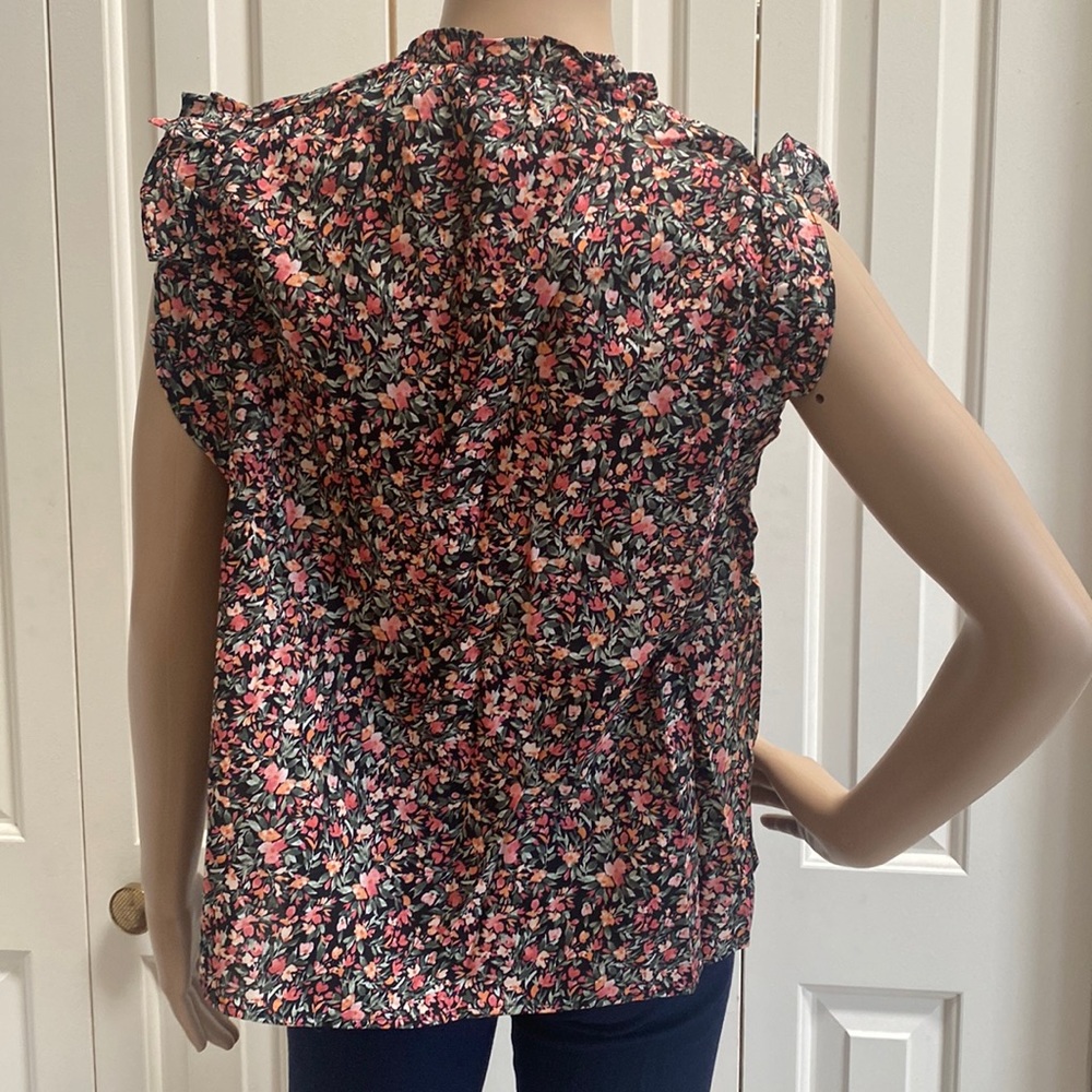 NWOT BB Dakota Steve Madden Women L Floral Blouse. Ruffles on sleeves and neck. - Picture 6 of 11
